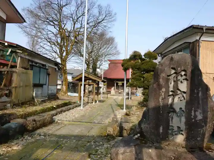 諏訪神社の{uncategorized: "未分類", other: "その他", undefined: "問題あり", building: "その他建物", grave: "お墓", sacred_gate: "鳥居", guardian: "狛犬", statue: "像", buddha: "仏像", history: "歴史", nature: "自然", garden: "庭園", animal: "動物", pagoda: "塔", temizu: "手水舎", mountain_gate: "山門・神門", sanctuary: "本殿・本堂", subordinate: "末社・摂社", art: "芸術", scenery: "景色", jizo: "地蔵", ema: "絵馬", goshuin: "御朱印", omikuji: "おみくじ", items: "授与品その他", amulet: "お守り", goshuincho: "御朱印帳", eats: "食事", festival: "お祭り", votive_dance: "神楽", shichigosan: "七五三参", wedding: "結婚式", experience: "体験その他", initially: "初詣", around: "周辺", anti_infection: "感染症対策"}