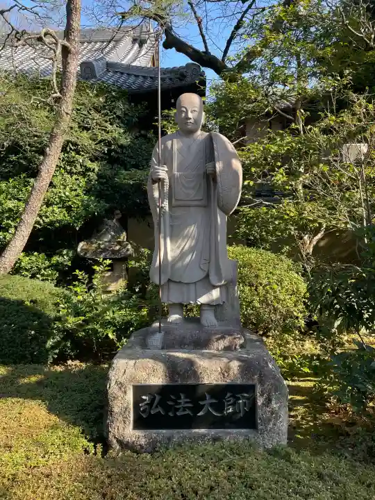東長谷寺 薬王院の{uncategorized: "未分類", other: "その他", undefined: "問題あり", building: "その他建物", grave: "お墓", sacred_gate: "鳥居", guardian: "狛犬", statue: "像", buddha: "仏像", history: "歴史", nature: "自然", garden: "庭園", animal: "動物", pagoda: "塔", temizu: "手水舎", mountain_gate: "山門・神門", sanctuary: "本殿・本堂", subordinate: "末社・摂社", art: "芸術", scenery: "景色", jizo: "地蔵", ema: "絵馬", goshuin: "御朱印", omikuji: "おみくじ", items: "授与品その他", amulet: "お守り", goshuincho: "御朱印帳", eats: "食事", festival: "お祭り", votive_dance: "神楽", shichigosan: "七五三参", wedding: "結婚式", experience: "体験その他", initially: "初詣", around: "周辺", anti_infection: "感染症対策"}