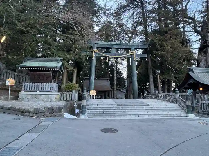 諏訪大社の{uncategorized: "未分類", other: "その他", undefined: "問題あり", building: "その他建物", grave: "お墓", sacred_gate: "鳥居", guardian: "狛犬", statue: "像", buddha: "仏像", history: "歴史", nature: "自然", garden: "庭園", animal: "動物", pagoda: "塔", temizu: "手水舎", mountain_gate: "山門・神門", sanctuary: "本殿・本堂", subordinate: "末社・摂社", art: "芸術", scenery: "景色", jizo: "地蔵", ema: "絵馬", goshuin: "御朱印", omikuji: "おみくじ", items: "授与品その他", amulet: "お守り", goshuincho: "御朱印帳", eats: "食事", festival: "お祭り", votive_dance: "神楽", shichigosan: "七五三参", wedding: "結婚式", experience: "体験その他", initially: "初詣", around: "周辺", anti_infection: "感染症対策"}