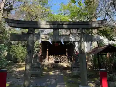 四合稲荷神社の{uncategorized: "未分類", other: "その他", undefined: "問題あり", building: "その他建物", grave: "お墓", sacred_gate: "鳥居", guardian: "狛犬", statue: "像", buddha: "仏像", history: "歴史", nature: "自然", garden: "庭園", animal: "動物", pagoda: "塔", temizu: "手水舎", mountain_gate: "山門・神門", sanctuary: "本殿・本堂", subordinate: "末社・摂社", art: "芸術", scenery: "景色", jizo: "地蔵", ema: "絵馬", goshuin: "御朱印", omikuji: "おみくじ", items: "授与品その他", amulet: "お守り", goshuincho: "御朱印帳", eats: "食事", festival: "お祭り", votive_dance: "神楽", shichigosan: "七五三参", wedding: "結婚式", experience: "体験その他", initially: "初詣", around: "周辺", anti_infection: "感染症対策"}