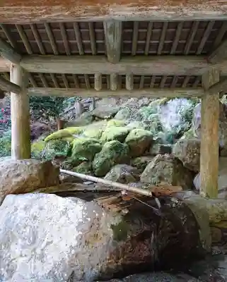 身延山 祖廟拝殿の手水舎