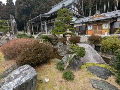 仏縁寺の{uncategorized: "未分類", other: "その他", undefined: "問題あり", building: "その他建物", grave: "お墓", sacred_gate: "鳥居", guardian: "狛犬", statue: "像", buddha: "仏像", history: "歴史", nature: "自然", garden: "庭園", animal: "動物", pagoda: "塔", temizu: "手水舎", mountain_gate: "山門・神門", sanctuary: "本殿・本堂", subordinate: "末社・摂社", art: "芸術", scenery: "景色", jizo: "地蔵", ema: "絵馬", goshuin: "御朱印", omikuji: "おみくじ", items: "授与品その他", amulet: "お守り", goshuincho: "御朱印帳", eats: "食事", festival: "お祭り", votive_dance: "神楽", shichigosan: "七五三参", wedding: "結婚式", experience: "体験その他", initially: "初詣", around: "周辺", anti_infection: "感染症対策"}