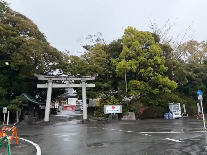 富知六所浅間神社の{uncategorized: "未分類", other: "その他", undefined: "問題あり", building: "その他建物", grave: "お墓", sacred_gate: "鳥居", guardian: "狛犬", statue: "像", buddha: "仏像", history: "歴史", nature: "自然", garden: "庭園", animal: "動物", pagoda: "塔", temizu: "手水舎", mountain_gate: "山門・神門", sanctuary: "本殿・本堂", subordinate: "末社・摂社", art: "芸術", scenery: "景色", jizo: "地蔵", ema: "絵馬", goshuin: "御朱印", omikuji: "おみくじ", items: "授与品その他", amulet: "お守り", goshuincho: "御朱印帳", eats: "食事", festival: "お祭り", votive_dance: "神楽", shichigosan: "七五三参", wedding: "結婚式", experience: "体験その他", initially: "初詣", around: "周辺", anti_infection: "感染症対策"}
