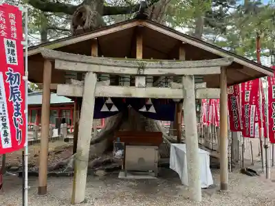 楠珺社(住吉大社末社)の{uncategorized: "未分類", other: "その他", undefined: "問題あり", building: "その他建物", grave: "お墓", sacred_gate: "鳥居", guardian: "狛犬", statue: "像", buddha: "仏像", history: "歴史", nature: "自然", garden: "庭園", animal: "動物", pagoda: "塔", temizu: "手水舎", mountain_gate: "山門・神門", sanctuary: "本殿・本堂", subordinate: "末社・摂社", art: "芸術", scenery: "景色", jizo: "地蔵", ema: "絵馬", goshuin: "御朱印", omikuji: "おみくじ", items: "授与品その他", amulet: "お守り", goshuincho: "御朱印帳", eats: "食事", festival: "お祭り", votive_dance: "神楽", shichigosan: "七五三参", wedding: "結婚式", experience: "体験その他", initially: "初詣", around: "周辺", anti_infection: "感染症対策"}