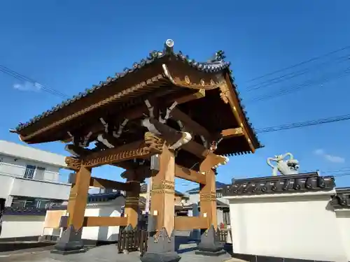 本栖寺の山門