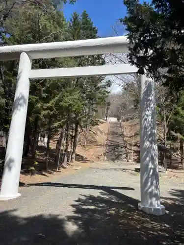 温根湯神社の{uncategorized: "未分類", other: "その他", undefined: "問題あり", building: "その他建物", grave: "お墓", sacred_gate: "鳥居", guardian: "狛犬", statue: "像", buddha: "仏像", history: "歴史", nature: "自然", garden: "庭園", animal: "動物", pagoda: "塔", temizu: "手水舎", mountain_gate: "山門・神門", sanctuary: "本殿・本堂", subordinate: "末社・摂社", art: "芸術", scenery: "景色", jizo: "地蔵", ema: "絵馬", goshuin: "御朱印", omikuji: "おみくじ", items: "授与品その他", amulet: "お守り", goshuincho: "御朱印帳", eats: "食事", festival: "お祭り", votive_dance: "神楽", shichigosan: "七五三参", wedding: "結婚式", experience: "体験その他", initially: "初詣", around: "周辺", anti_infection: "感染症対策"}