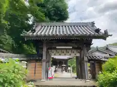 弥勒寺の山門