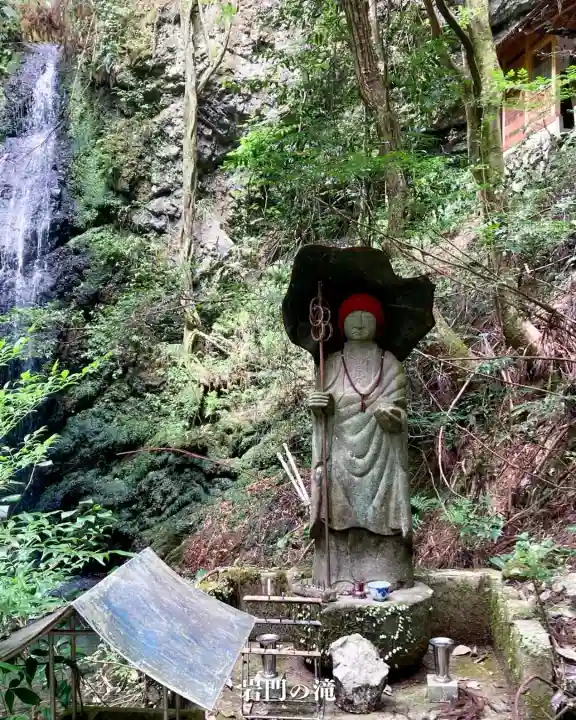 岩門の滝神社(岐阜県)