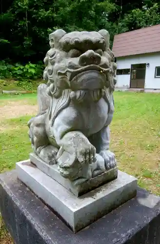 大鳥神社の狛犬