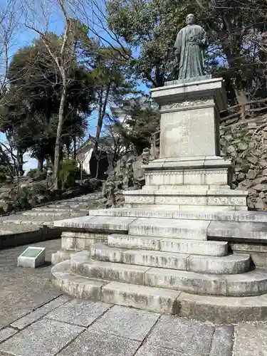 濃飛護國神社の像