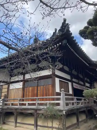 帯解寺の本殿・本堂