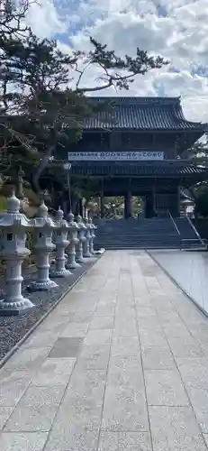誕生寺の山門・神門