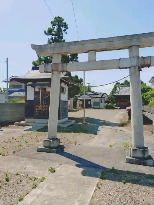 香取稲荷神社の{uncategorized: "未分類", other: "その他", undefined: "問題あり", building: "その他建物", grave: "お墓", sacred_gate: "鳥居", guardian: "狛犬", statue: "像", buddha: "仏像", history: "歴史", nature: "自然", garden: "庭園", animal: "動物", pagoda: "塔", temizu: "手水舎", mountain_gate: "山門・神門", sanctuary: "本殿・本堂", subordinate: "末社・摂社", art: "芸術", scenery: "景色", jizo: "地蔵", ema: "絵馬", goshuin: "御朱印", omikuji: "おみくじ", items: "授与品その他", amulet: "お守り", goshuincho: "御朱印帳", eats: "食事", festival: "お祭り", votive_dance: "神楽", shichigosan: "七五三参", wedding: "結婚式", experience: "体験その他", initially: "初詣", around: "周辺", anti_infection: "感染症対策"}