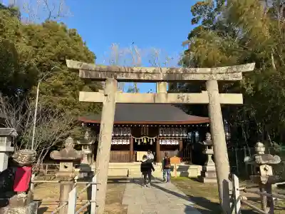 大鳥美波比神社(大鳥大社境内摂社)の{uncategorized: "未分類", other: "その他", undefined: "問題あり", building: "その他建物", grave: "お墓", sacred_gate: "鳥居", guardian: "狛犬", statue: "像", buddha: "仏像", history: "歴史", nature: "自然", garden: "庭園", animal: "動物", pagoda: "塔", temizu: "手水舎", mountain_gate: "山門・神門", sanctuary: "本殿・本堂", subordinate: "末社・摂社", art: "芸術", scenery: "景色", jizo: "地蔵", ema: "絵馬", goshuin: "御朱印", omikuji: "おみくじ", items: "授与品その他", amulet: "お守り", goshuincho: "御朱印帳", eats: "食事", festival: "お祭り", votive_dance: "神楽", shichigosan: "七五三参", wedding: "結婚式", experience: "体験その他", initially: "初詣", around: "周辺", anti_infection: "感染症対策"}