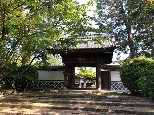 醫王寺の山門