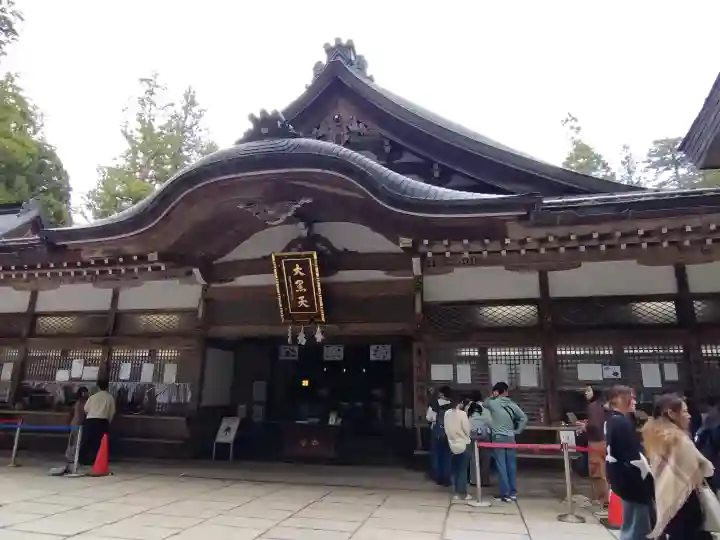高野山金剛峯寺奥の院の{uncategorized: "未分類", other: "その他", undefined: "問題あり", building: "その他建物", grave: "お墓", sacred_gate: "鳥居", guardian: "狛犬", statue: "像", buddha: "仏像", history: "歴史", nature: "自然", garden: "庭園", animal: "動物", pagoda: "塔", temizu: "手水舎", mountain_gate: "山門・神門", sanctuary: "本殿・本堂", subordinate: "末社・摂社", art: "芸術", scenery: "景色", jizo: "地蔵", ema: "絵馬", goshuin: "御朱印", omikuji: "おみくじ", items: "授与品その他", amulet: "お守り", goshuincho: "御朱印帳", eats: "食事", festival: "お祭り", votive_dance: "神楽", shichigosan: "七五三参", wedding: "結婚式", experience: "体験その他", initially: "初詣", around: "周辺", anti_infection: "感染症対策"}