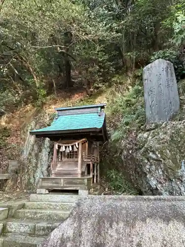 橿森神社の{uncategorized: "未分類", other: "その他", undefined: "問題あり", building: "その他建物", grave: "お墓", sacred_gate: "鳥居", guardian: "狛犬", statue: "像", buddha: "仏像", history: "歴史", nature: "自然", garden: "庭園", animal: "動物", pagoda: "塔", temizu: "手水舎", mountain_gate: "山門・神門", sanctuary: "本殿・本堂", subordinate: "末社・摂社", art: "芸術", scenery: "景色", jizo: "地蔵", ema: "絵馬", goshuin: "御朱印", omikuji: "おみくじ", items: "授与品その他", amulet: "お守り", goshuincho: "御朱印帳", eats: "食事", festival: "お祭り", votive_dance: "神楽", shichigosan: "七五三参", wedding: "結婚式", experience: "体験その他", initially: "初詣", around: "周辺", anti_infection: "感染症対策"}