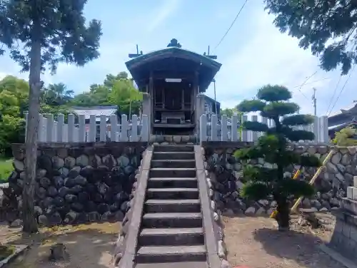 神宮神社の{uncategorized: "未分類", other: "その他", undefined: "問題あり", building: "その他建物", grave: "お墓", sacred_gate: "鳥居", guardian: "狛犬", statue: "像", buddha: "仏像", history: "歴史", nature: "自然", garden: "庭園", animal: "動物", pagoda: "塔", temizu: "手水舎", mountain_gate: "山門・神門", sanctuary: "本殿・本堂", subordinate: "末社・摂社", art: "芸術", scenery: "景色", jizo: "地蔵", ema: "絵馬", goshuin: "御朱印", omikuji: "おみくじ", items: "授与品その他", amulet: "お守り", goshuincho: "御朱印帳", eats: "食事", festival: "お祭り", votive_dance: "神楽", shichigosan: "七五三参", wedding: "結婚式", experience: "体験その他", initially: "初詣", around: "周辺", anti_infection: "感染症対策"}