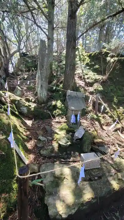 御岩神社の{uncategorized: "未分類", other: "その他", undefined: "問題あり", building: "その他建物", grave: "お墓", sacred_gate: "鳥居", guardian: "狛犬", statue: "像", buddha: "仏像", history: "歴史", nature: "自然", garden: "庭園", animal: "動物", pagoda: "塔", temizu: "手水舎", mountain_gate: "山門・神門", sanctuary: "本殿・本堂", subordinate: "末社・摂社", art: "芸術", scenery: "景色", jizo: "地蔵", ema: "絵馬", goshuin: "御朱印", omikuji: "おみくじ", items: "授与品その他", amulet: "お守り", goshuincho: "御朱印帳", eats: "食事", festival: "お祭り", votive_dance: "神楽", shichigosan: "七五三参", wedding: "結婚式", experience: "体験その他", initially: "初詣", around: "周辺", anti_infection: "感染症対策"}