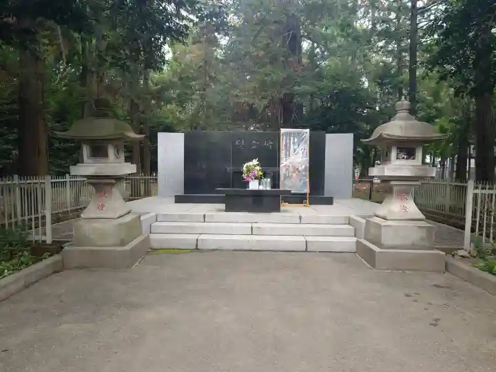 箭弓稲荷神社の{uncategorized: "未分類", other: "その他", undefined: "問題あり", building: "その他建物", grave: "お墓", sacred_gate: "鳥居", guardian: "狛犬", statue: "像", buddha: "仏像", history: "歴史", nature: "自然", garden: "庭園", animal: "動物", pagoda: "塔", temizu: "手水舎", mountain_gate: "山門・神門", sanctuary: "本殿・本堂", subordinate: "末社・摂社", art: "芸術", scenery: "景色", jizo: "地蔵", ema: "絵馬", goshuin: "御朱印", omikuji: "おみくじ", items: "授与品その他", amulet: "お守り", goshuincho: "御朱印帳", eats: "食事", festival: "お祭り", votive_dance: "神楽", shichigosan: "七五三参", wedding: "結婚式", experience: "体験その他", initially: "初詣", around: "周辺", anti_infection: "感染症対策"}