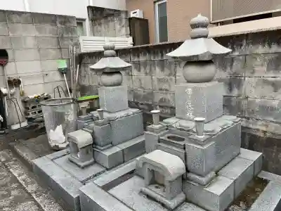 本郷薬師堂の{uncategorized: "未分類", other: "その他", undefined: "問題あり", building: "その他建物", grave: "お墓", sacred_gate: "鳥居", guardian: "狛犬", statue: "像", buddha: "仏像", history: "歴史", nature: "自然", garden: "庭園", animal: "動物", pagoda: "塔", temizu: "手水舎", mountain_gate: "山門・神門", sanctuary: "本殿・本堂", subordinate: "末社・摂社", art: "芸術", scenery: "景色", jizo: "地蔵", ema: "絵馬", goshuin: "御朱印", omikuji: "おみくじ", items: "授与品その他", amulet: "お守り", goshuincho: "御朱印帳", eats: "食事", festival: "お祭り", votive_dance: "神楽", shichigosan: "七五三参", wedding: "結婚式", experience: "体験その他", initially: "初詣", around: "周辺", anti_infection: "感染症対策"}