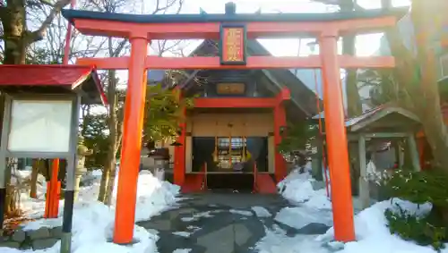 共栄稲荷神社の鳥居