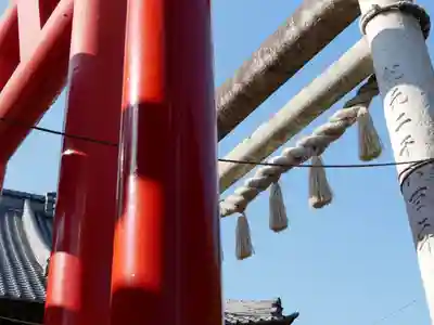 小泉稲荷神社の鳥居