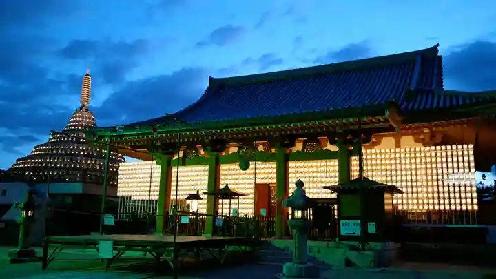 壬生寺の本殿・本堂