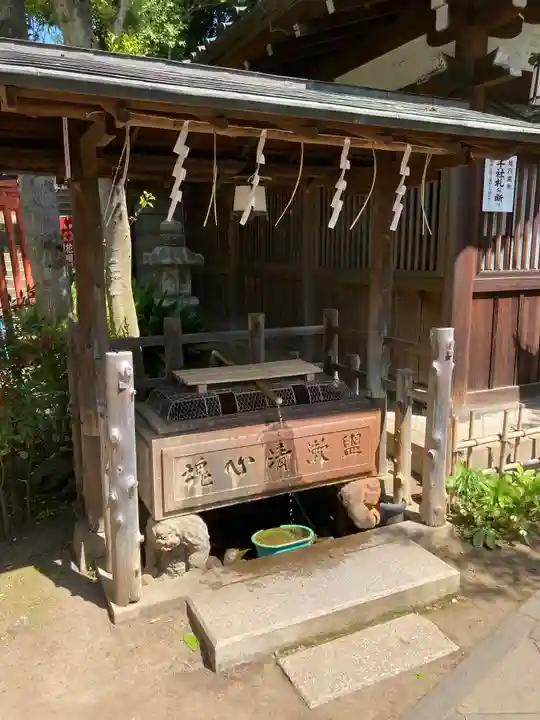 花園稲荷神社の手水舎