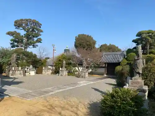 明王院の{uncategorized: "未分類", other: "その他", undefined: "問題あり", building: "その他建物", grave: "お墓", sacred_gate: "鳥居", guardian: "狛犬", statue: "像", buddha: "仏像", history: "歴史", nature: "自然", garden: "庭園", animal: "動物", pagoda: "塔", temizu: "手水舎", mountain_gate: "山門・神門", sanctuary: "本殿・本堂", subordinate: "末社・摂社", art: "芸術", scenery: "景色", jizo: "地蔵", ema: "絵馬", goshuin: "御朱印", omikuji: "おみくじ", items: "授与品その他", amulet: "お守り", goshuincho: "御朱印帳", eats: "食事", festival: "お祭り", votive_dance: "神楽", shichigosan: "七五三参", wedding: "結婚式", experience: "体験その他", initially: "初詣", around: "周辺", anti_infection: "感染症対策"}