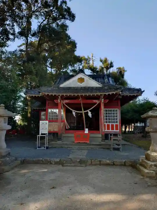 御年神社の{uncategorized: "未分類", other: "その他", undefined: "問題あり", building: "その他建物", grave: "お墓", sacred_gate: "鳥居", guardian: "狛犬", statue: "像", buddha: "仏像", history: "歴史", nature: "自然", garden: "庭園", animal: "動物", pagoda: "塔", temizu: "手水舎", mountain_gate: "山門・神門", sanctuary: "本殿・本堂", subordinate: "末社・摂社", art: "芸術", scenery: "景色", jizo: "地蔵", ema: "絵馬", goshuin: "御朱印", omikuji: "おみくじ", items: "授与品その他", amulet: "お守り", goshuincho: "御朱印帳", eats: "食事", festival: "お祭り", votive_dance: "神楽", shichigosan: "七五三参", wedding: "結婚式", experience: "体験その他", initially: "初詣", around: "周辺", anti_infection: "感染症対策"}