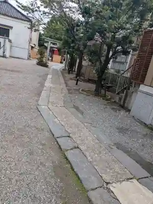 被官稲荷神社の庭園