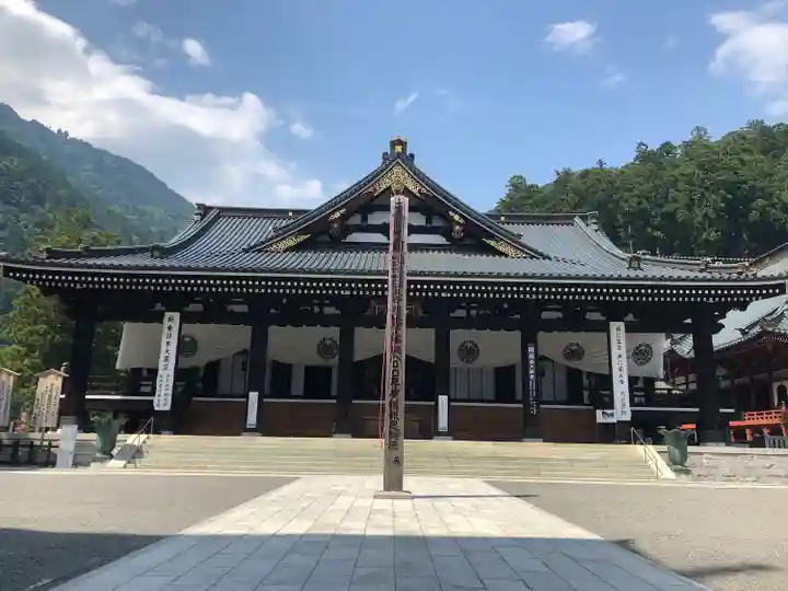 久遠寺の本殿・本堂