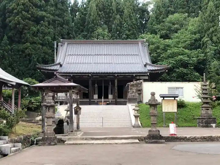 国上寺の本殿・本堂