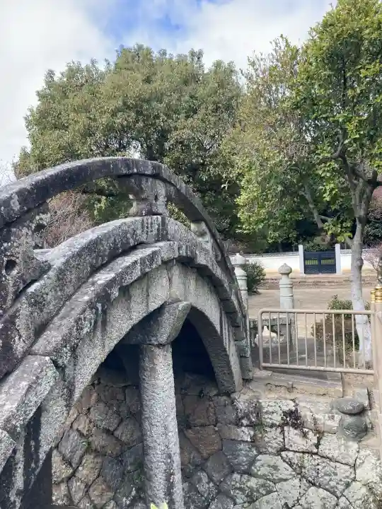 誉田八幡宮の{uncategorized: "未分類", other: "その他", undefined: "問題あり", building: "その他建物", grave: "お墓", sacred_gate: "鳥居", guardian: "狛犬", statue: "像", buddha: "仏像", history: "歴史", nature: "自然", garden: "庭園", animal: "動物", pagoda: "塔", temizu: "手水舎", mountain_gate: "山門・神門", sanctuary: "本殿・本堂", subordinate: "末社・摂社", art: "芸術", scenery: "景色", jizo: "地蔵", ema: "絵馬", goshuin: "御朱印", omikuji: "おみくじ", items: "授与品その他", amulet: "お守り", goshuincho: "御朱印帳", eats: "食事", festival: "お祭り", votive_dance: "神楽", shichigosan: "七五三参", wedding: "結婚式", experience: "体験その他", initially: "初詣", around: "周辺", anti_infection: "感染症対策"}