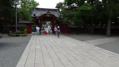 秩父神社の山門・神門