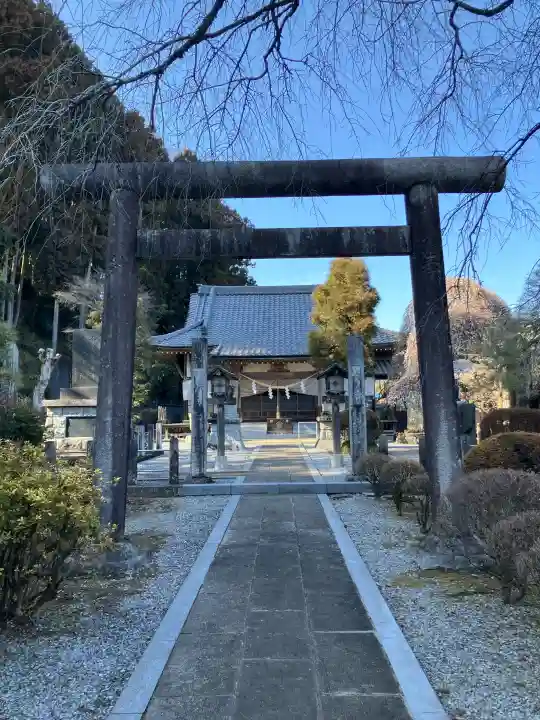 御嶽山神社の{uncategorized: "未分類", other: "その他", undefined: "問題あり", building: "その他建物", grave: "お墓", sacred_gate: "鳥居", guardian: "狛犬", statue: "像", buddha: "仏像", history: "歴史", nature: "自然", garden: "庭園", animal: "動物", pagoda: "塔", temizu: "手水舎", mountain_gate: "山門・神門", sanctuary: "本殿・本堂", subordinate: "末社・摂社", art: "芸術", scenery: "景色", jizo: "地蔵", ema: "絵馬", goshuin: "御朱印", omikuji: "おみくじ", items: "授与品その他", amulet: "お守り", goshuincho: "御朱印帳", eats: "食事", festival: "お祭り", votive_dance: "神楽", shichigosan: "七五三参", wedding: "結婚式", experience: "体験その他", initially: "初詣", around: "周辺", anti_infection: "感染症対策"}