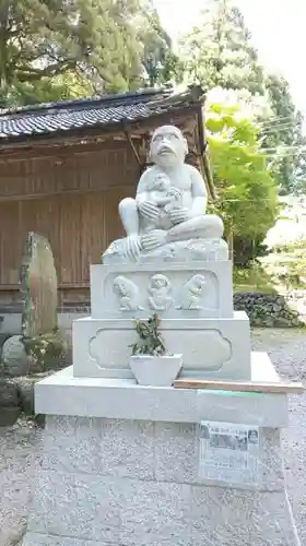 鳴谷神社の狛犬