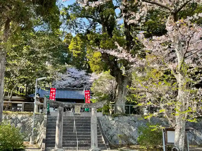 男女神社の建物その他