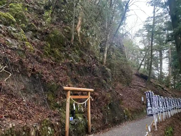 玉置神社の{uncategorized: "未分類", other: "その他", undefined: "問題あり", building: "その他建物", grave: "お墓", sacred_gate: "鳥居", guardian: "狛犬", statue: "像", buddha: "仏像", history: "歴史", nature: "自然", garden: "庭園", animal: "動物", pagoda: "塔", temizu: "手水舎", mountain_gate: "山門・神門", sanctuary: "本殿・本堂", subordinate: "末社・摂社", art: "芸術", scenery: "景色", jizo: "地蔵", ema: "絵馬", goshuin: "御朱印", omikuji: "おみくじ", items: "授与品その他", amulet: "お守り", goshuincho: "御朱印帳", eats: "食事", festival: "お祭り", votive_dance: "神楽", shichigosan: "七五三参", wedding: "結婚式", experience: "体験その他", initially: "初詣", around: "周辺", anti_infection: "感染症対策"}