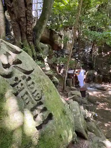 最上稲荷山妙教寺の建物その他