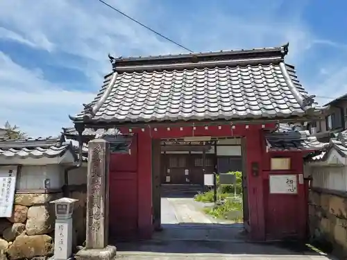 真如寺の山門