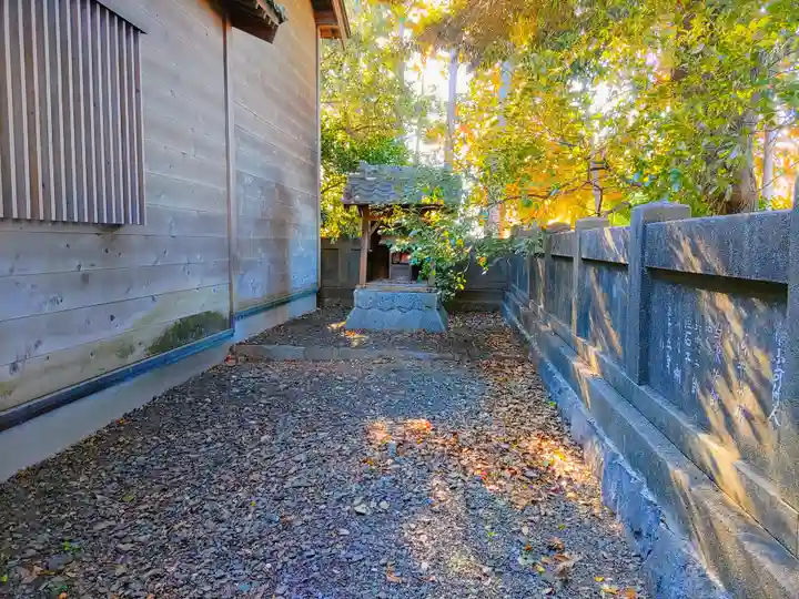稲荷神社(小田渕町)の末社・摂社