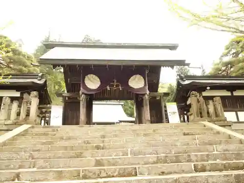 飛驒護國神社の山門・神門