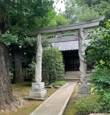 高円寺の{uncategorized: "未分類", other: "その他", undefined: "問題あり", building: "その他建物", grave: "お墓", sacred_gate: "鳥居", guardian: "狛犬", statue: "像", buddha: "仏像", history: "歴史", nature: "自然", garden: "庭園", animal: "動物", pagoda: "塔", temizu: "手水舎", mountain_gate: "山門・神門", sanctuary: "本殿・本堂", subordinate: "末社・摂社", art: "芸術", scenery: "景色", jizo: "地蔵", ema: "絵馬", goshuin: "御朱印", omikuji: "おみくじ", items: "授与品その他", amulet: "お守り", goshuincho: "御朱印帳", eats: "食事", festival: "お祭り", votive_dance: "神楽", shichigosan: "七五三参", wedding: "結婚式", experience: "体験その他", initially: "初詣", around: "周辺", anti_infection: "感染症対策"}