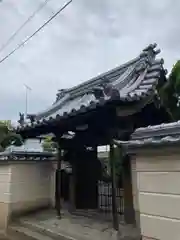 光照寺の山門