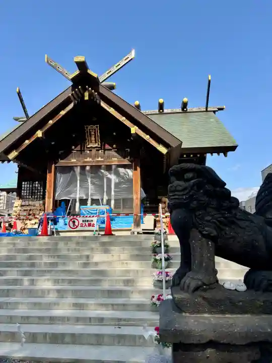 札幌諏訪神社の{uncategorized: "未分類", other: "その他", undefined: "問題あり", building: "その他建物", grave: "お墓", sacred_gate: "鳥居", guardian: "狛犬", statue: "像", buddha: "仏像", history: "歴史", nature: "自然", garden: "庭園", animal: "動物", pagoda: "塔", temizu: "手水舎", mountain_gate: "山門・神門", sanctuary: "本殿・本堂", subordinate: "末社・摂社", art: "芸術", scenery: "景色", jizo: "地蔵", ema: "絵馬", goshuin: "御朱印", omikuji: "おみくじ", items: "授与品その他", amulet: "お守り", goshuincho: "御朱印帳", eats: "食事", festival: "お祭り", votive_dance: "神楽", shichigosan: "七五三参", wedding: "結婚式", experience: "体験その他", initially: "初詣", around: "周辺", anti_infection: "感染症対策"}