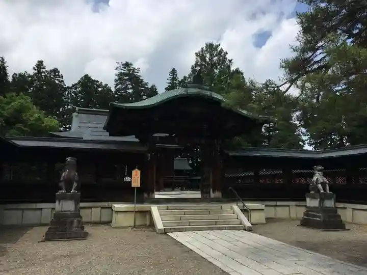 上杉神社の本殿・本堂