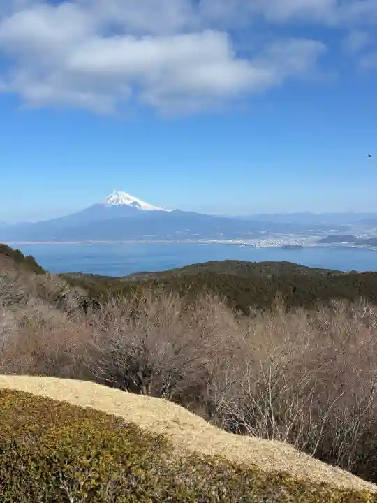 諸口神社の{uncategorized: "未分類", other: "その他", undefined: "問題あり", building: "その他建物", grave: "お墓", sacred_gate: "鳥居", guardian: "狛犬", statue: "像", buddha: "仏像", history: "歴史", nature: "自然", garden: "庭園", animal: "動物", pagoda: "塔", temizu: "手水舎", mountain_gate: "山門・神門", sanctuary: "本殿・本堂", subordinate: "末社・摂社", art: "芸術", scenery: "景色", jizo: "地蔵", ema: "絵馬", goshuin: "御朱印", omikuji: "おみくじ", items: "授与品その他", amulet: "お守り", goshuincho: "御朱印帳", eats: "食事", festival: "お祭り", votive_dance: "神楽", shichigosan: "七五三参", wedding: "結婚式", experience: "体験その他", initially: "初詣", around: "周辺", anti_infection: "感染症対策"}