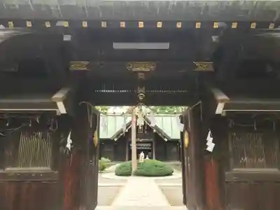 琴似神社の山門・神門